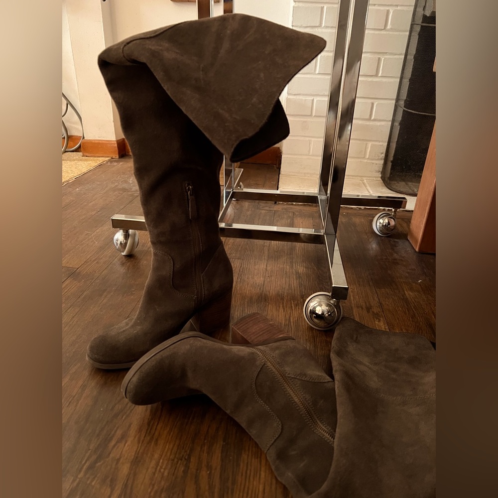 Hinge brand ‘Over the Knee’ Suede Mushroom Gray/Taupe Boots 8 M